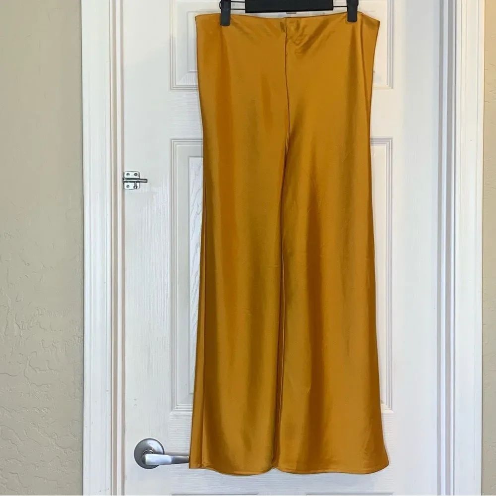 Joie Satin Cropped PantsβHigh Rise Wide Leg Marigold Pull On Size 10